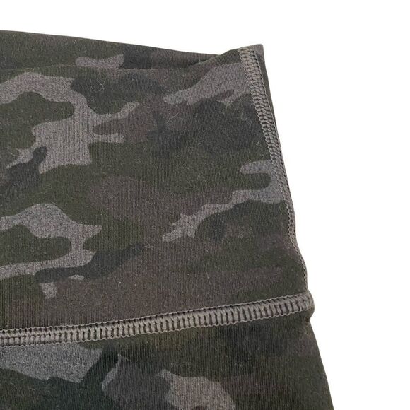 Fabletics Brand Green Black Grey Camo Bike Shorts Size Medium - Picture 2 of 10